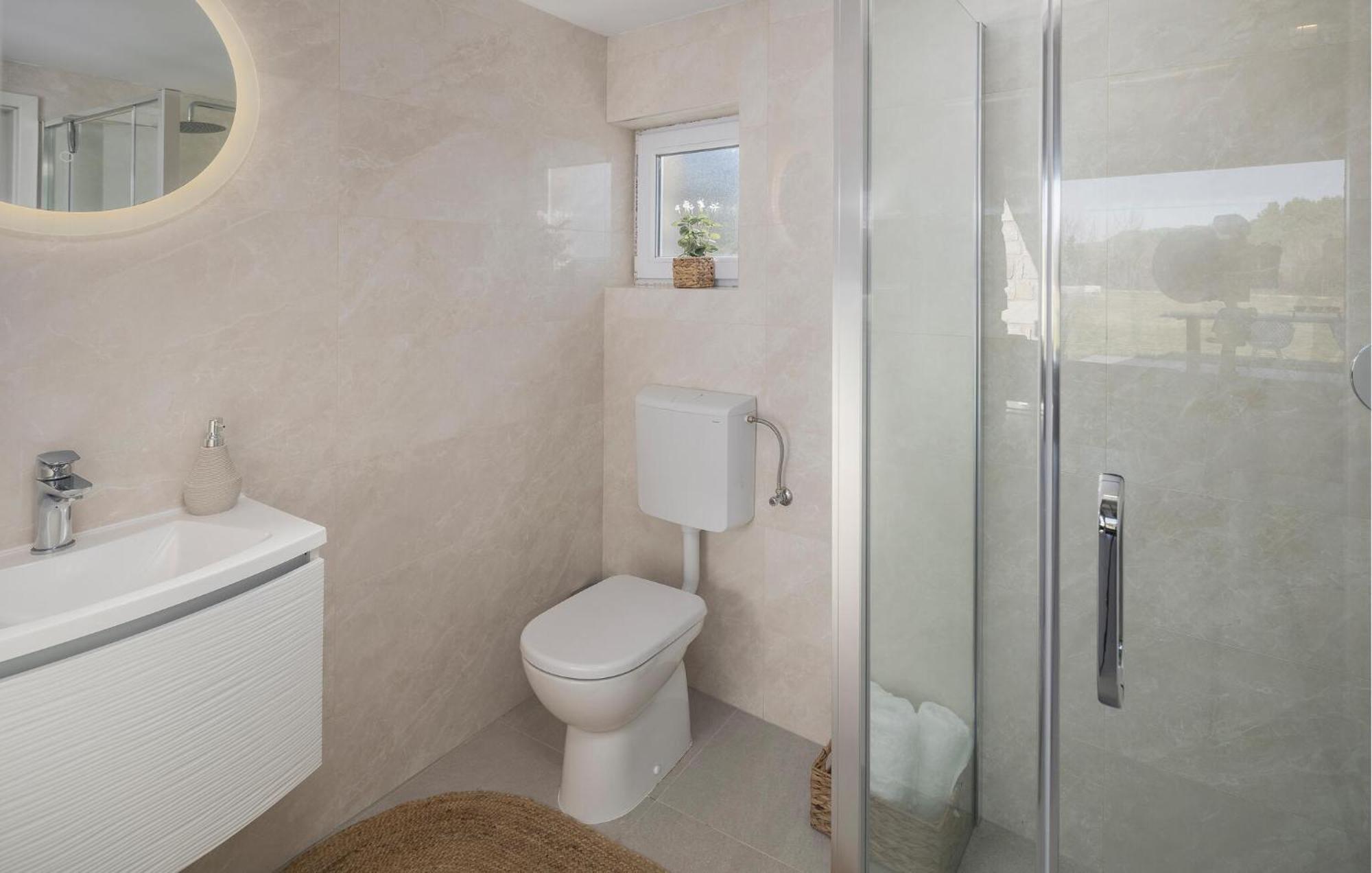 2 Bedroom Lovely In Rovinj