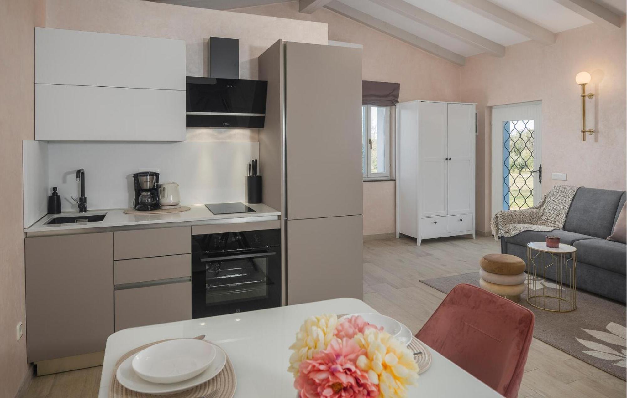 2 Bedroom Lovely In *