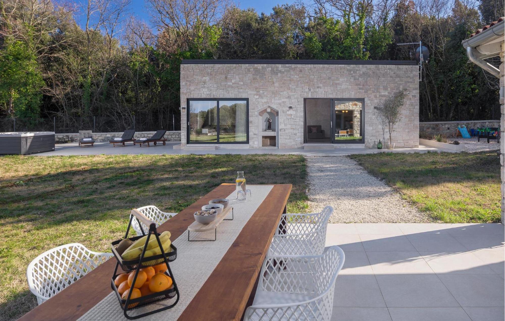 Holiday home 2 Bedroom Lovely In