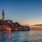 2 Bedroom Lovely Home In Rovinj