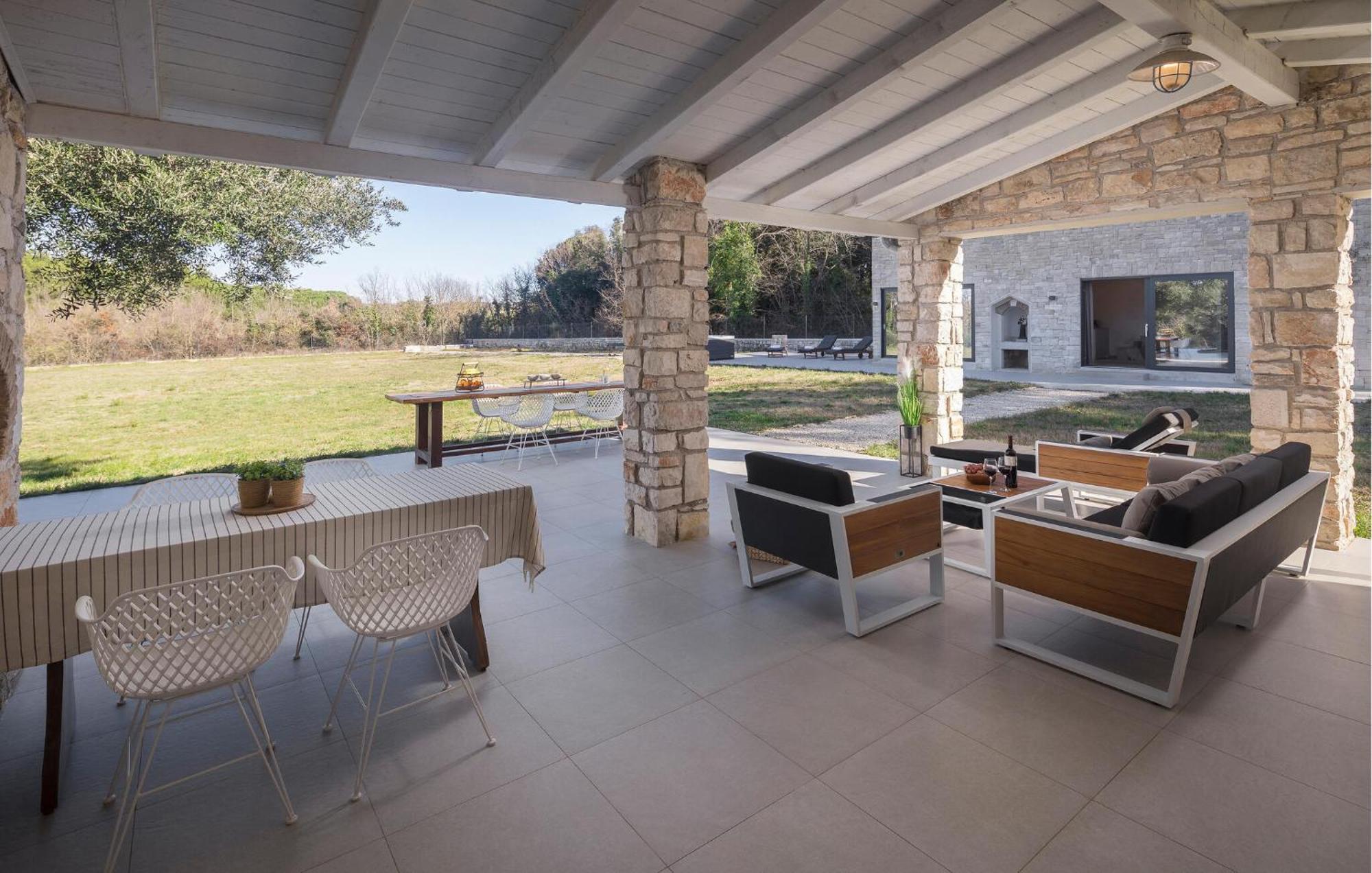 Vikendica 2 Bedroom Lovely In